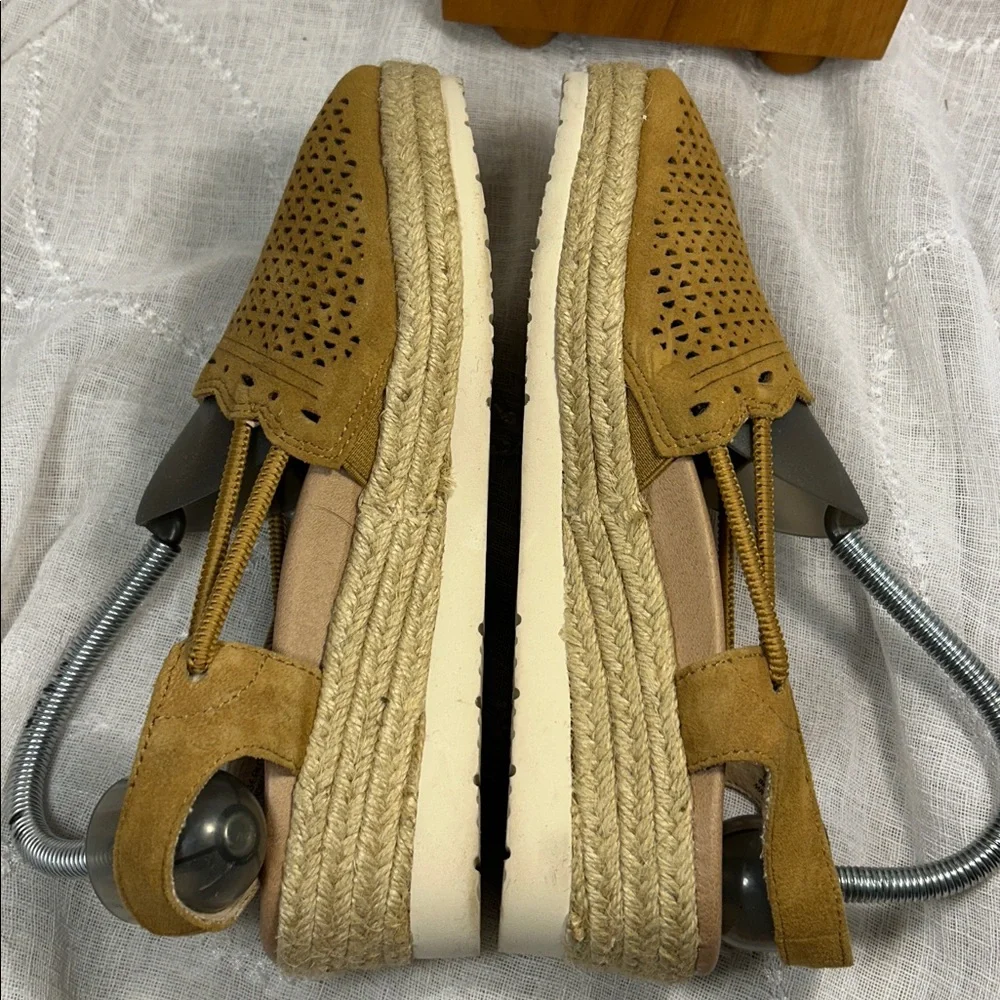 NWOT Earth leather wedge sling back wedge shoes espadrille